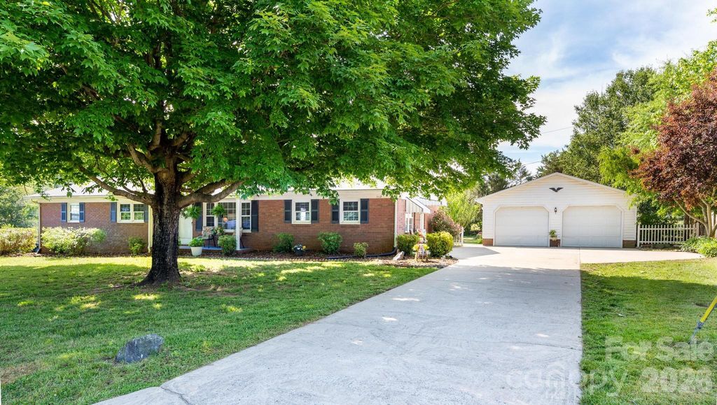 112 Persimmon Circle, Statesville, NC 28625