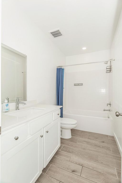 Image 11 of property listing at 1021 Plum Tree Avenue, Clovis, CA 93619