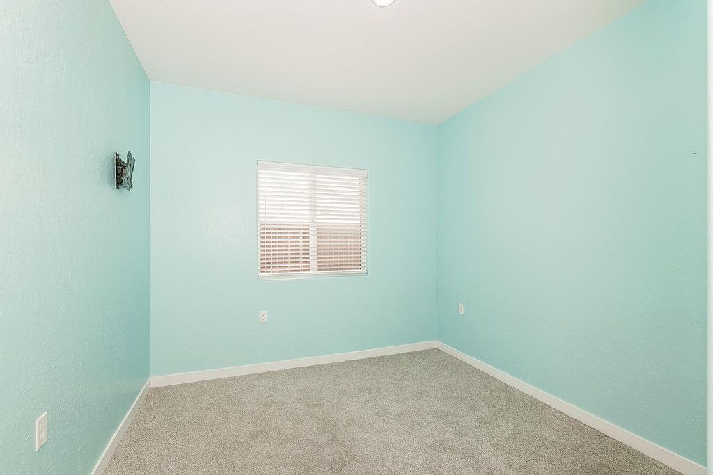 Image 12 of property listing at 1021 Plum Tree Avenue, Clovis, CA 93619