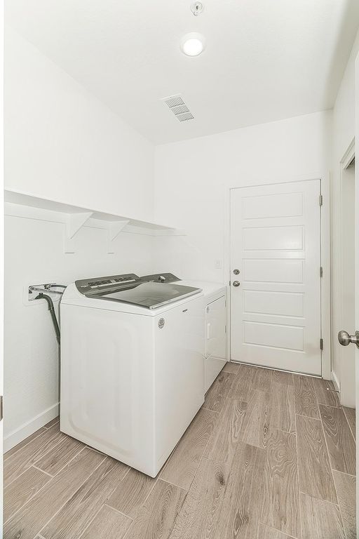 Image 7 of property listing at 1021 Plum Tree Avenue, Clovis, CA 93619