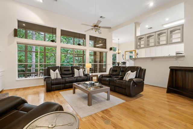 221 N Woodside Lane, Montgomery, TX 77356