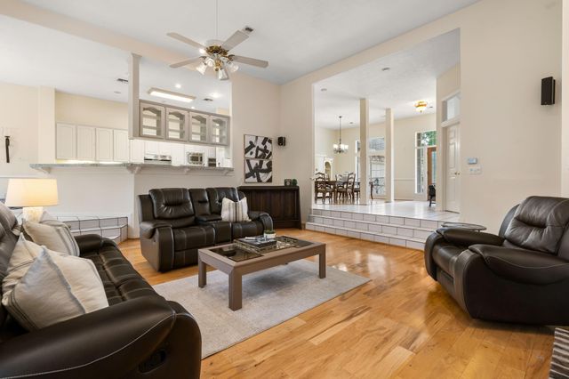 221 N Woodside Lane, Montgomery, TX 77356