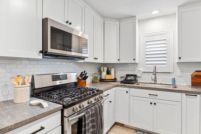 2813 Berkshire Way, Sacramento, CA 95864