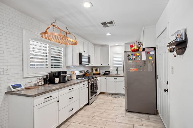 2813 Berkshire Way, Sacramento, CA 95864