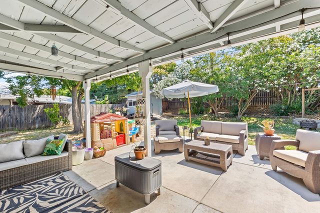 2813 Berkshire Way, Sacramento, CA 95864
