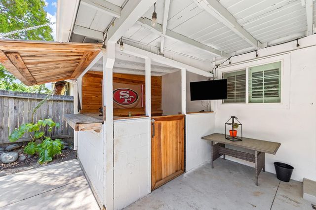 2813 Berkshire Way, Sacramento, CA 95864