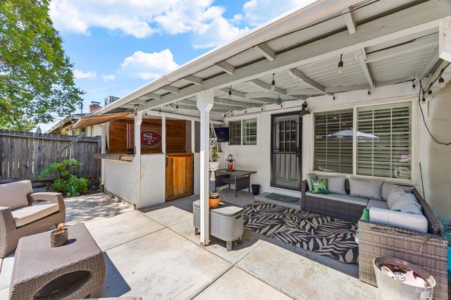 2813 Berkshire Way, Sacramento, CA 95864