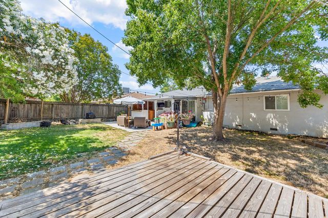 2813 Berkshire Way, Sacramento, CA 95864