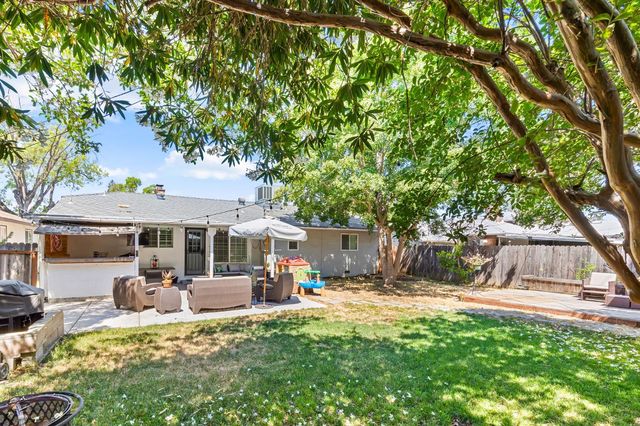 2813 Berkshire Way, Sacramento, CA 95864