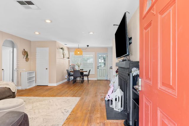 2813 Berkshire Way, Sacramento, CA 95864