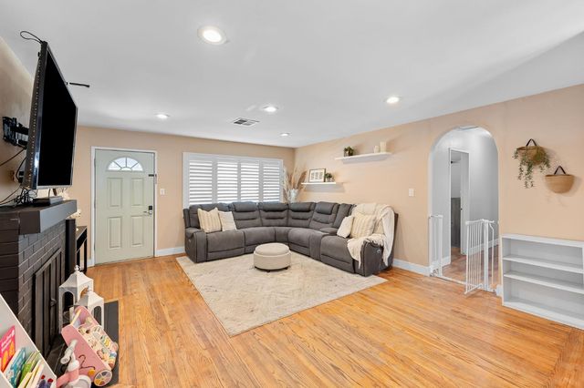 2813 Berkshire Way, Sacramento, CA 95864
