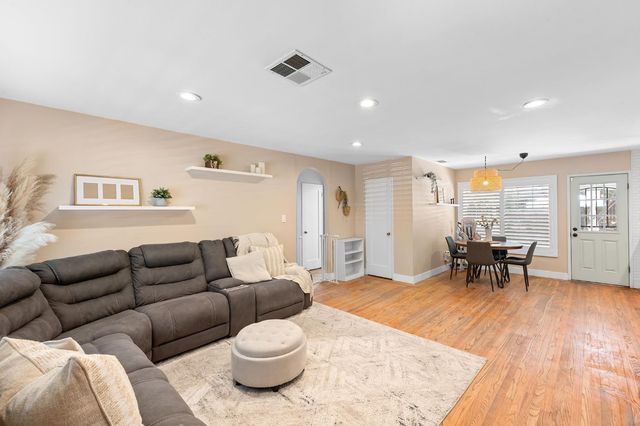 2813 Berkshire Way, Sacramento, CA 95864