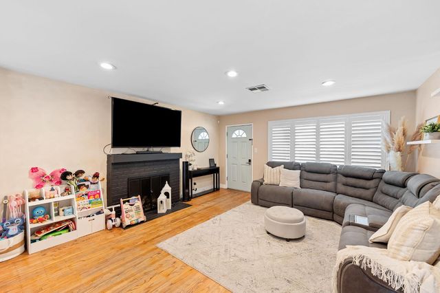 2813 Berkshire Way, Sacramento, CA 95864