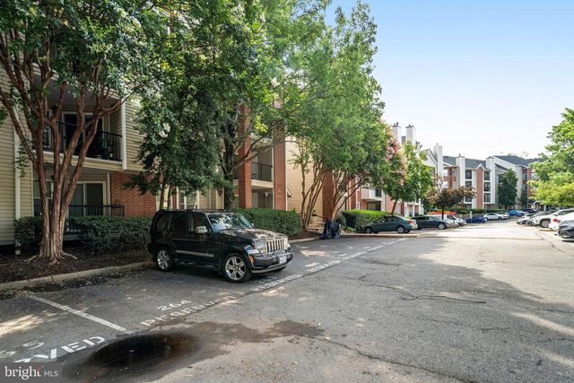 3315 WYNDHAM CIR #2221, Alexandria, VA 22302