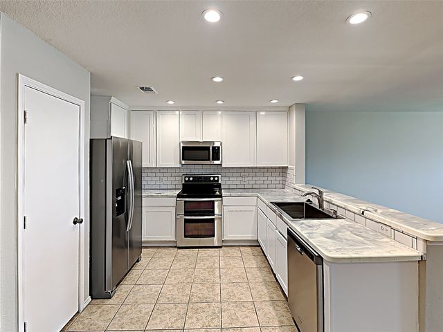 8901 King Ranch Drive, Cross Roads, TX 76227