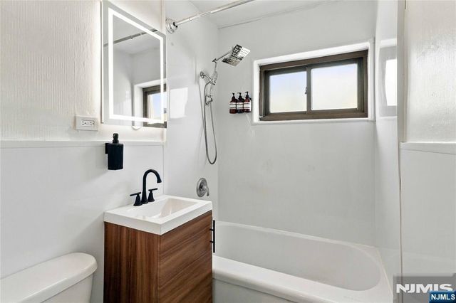 410 Fairview Avenue 4J, Fort Lee, NJ 07024