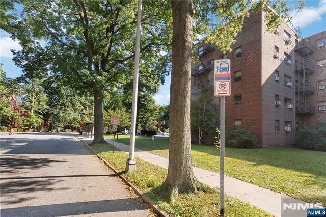 410 Fairview Avenue 4J, Fort Lee, NJ 07024