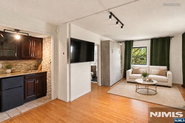 410 Fairview Avenue 4J, Fort Lee, NJ 07024