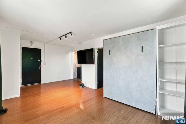 410 Fairview Avenue 4J, Fort Lee, NJ 07024