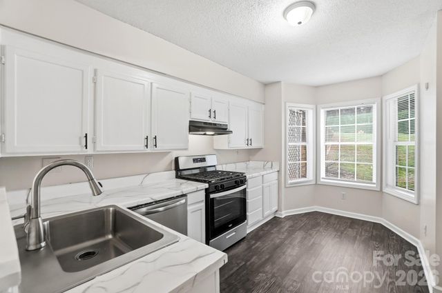 6043 Green Forest Drive, Charlotte, NC 28212