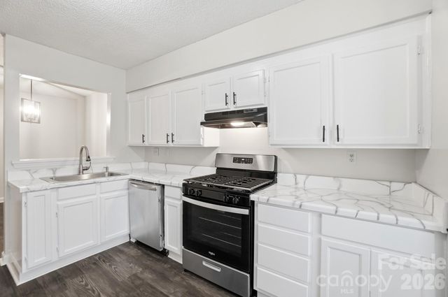6043 Green Forest Drive, Charlotte, NC 28212