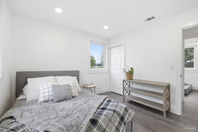 4732 Pine Ln, Pace, FL 32571