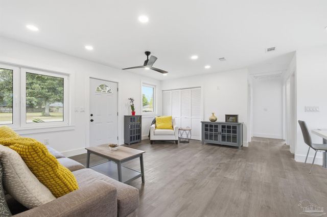 4732 Pine Ln, Pace, FL 32571