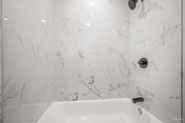 4732 Pine Ln, Pace, FL 32571