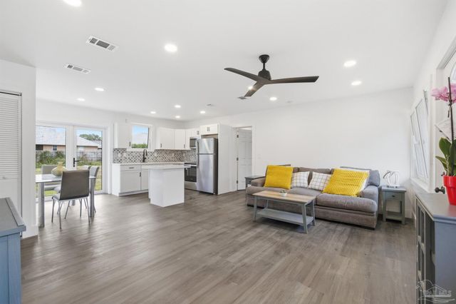 4732 Pine Ln, Pace, FL 32571