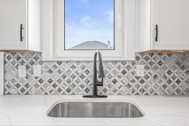 4732 Pine Ln, Pace, FL 32571