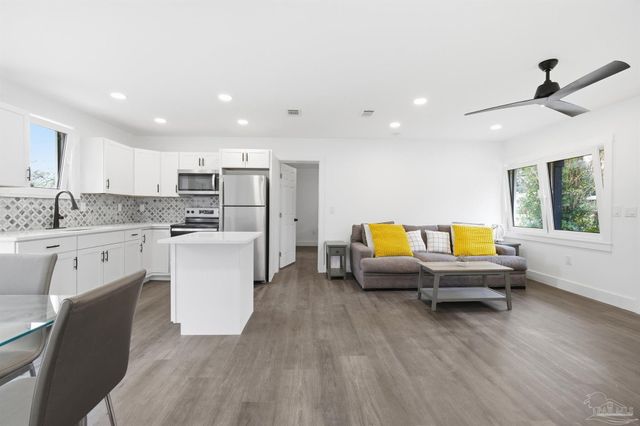 4732 Pine Ln, Pace, FL 32571