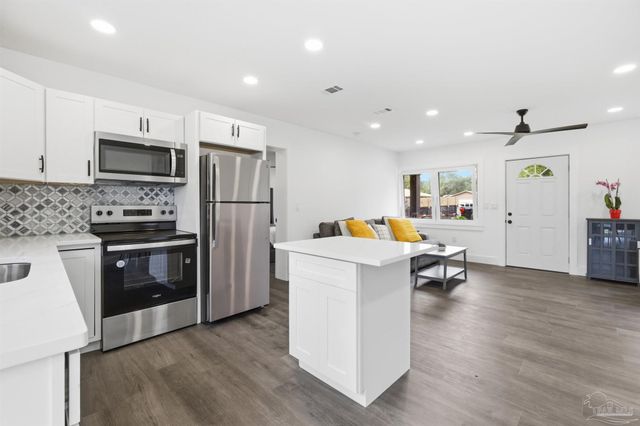 4732 Pine Ln, Pace, FL 32571