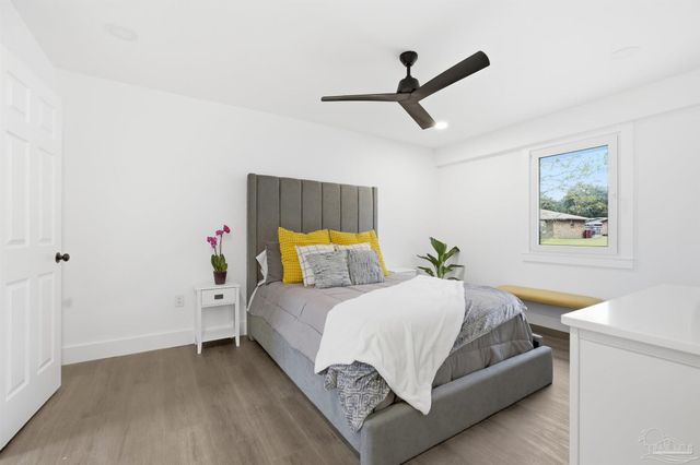 4732 Pine Ln, Pace, FL 32571