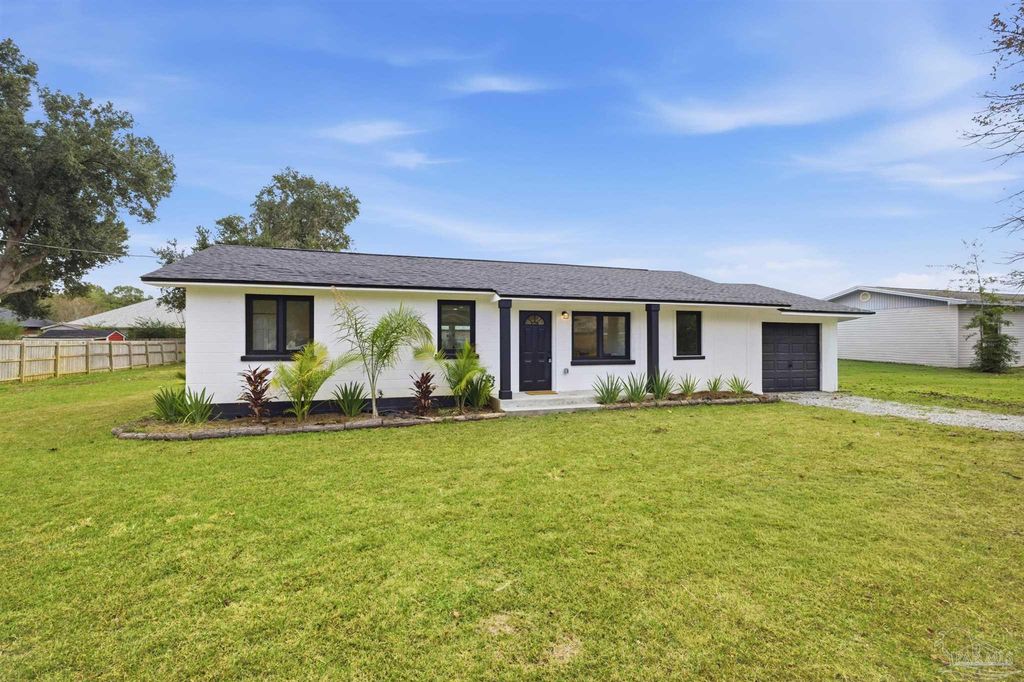 4732 Pine Ln, Pace, FL 32571