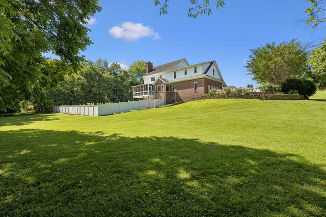 1404 Brook Dr, Columbia, TN 38401