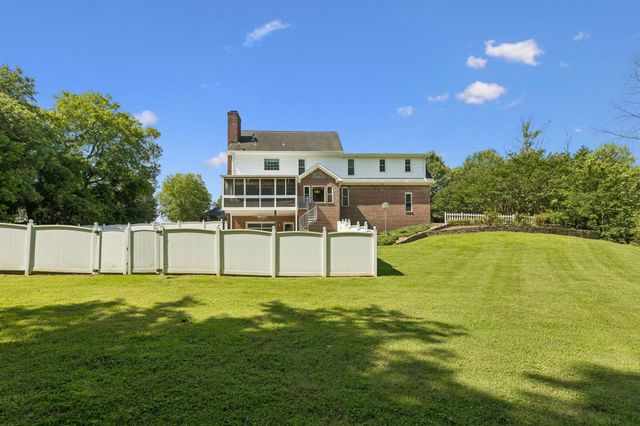 1404 Brook Dr, Columbia, TN 38401