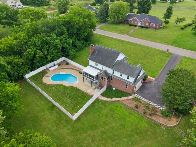 1404 Brook Dr, Columbia, TN 38401