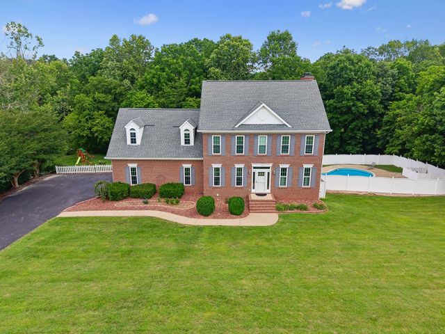 1404 Brook Dr, Columbia, TN 38401