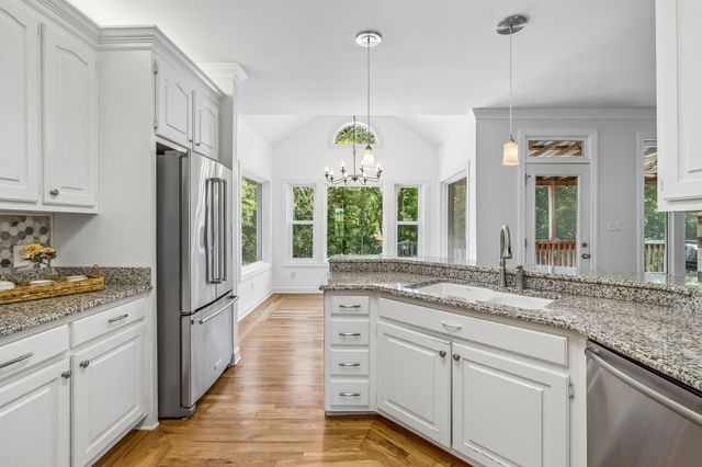 1404 Brook Dr, Columbia, TN 38401