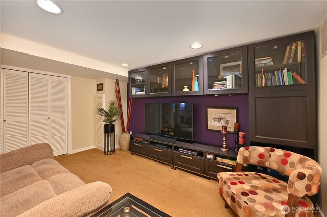 4061 W Ruffner Street, Seattle, WA 98199