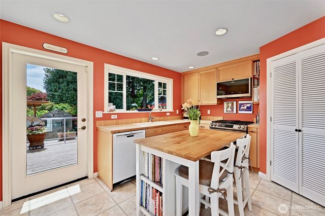 4061 W Ruffner Street, Seattle, WA 98199