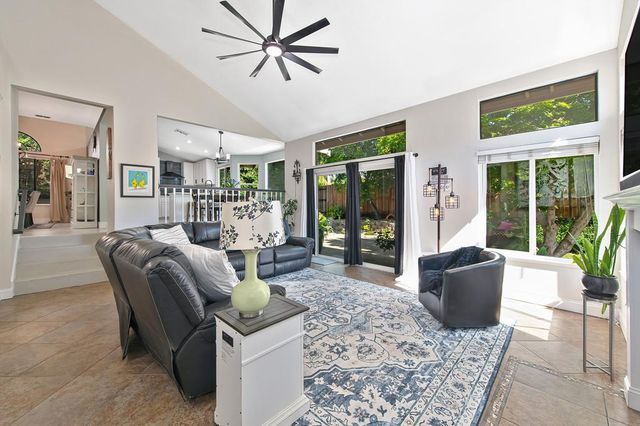 109 Crossing Way, Folsom, CA 95630