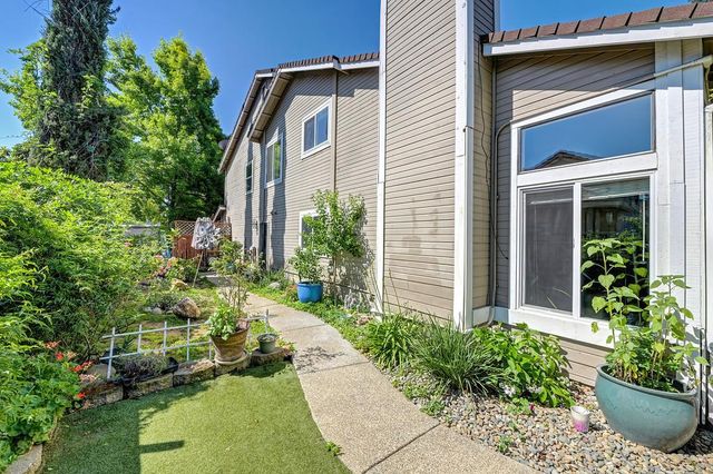 109 Crossing Way, Folsom, CA 95630