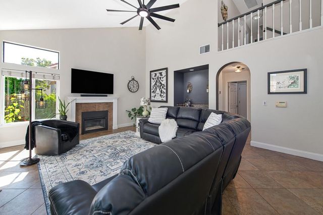 109 Crossing Way, Folsom, CA 95630