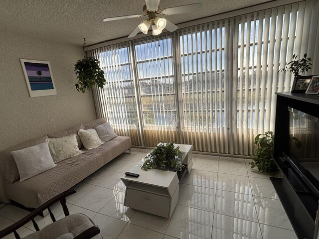 7620 NW 18th Street 308, Margate, FL 33063