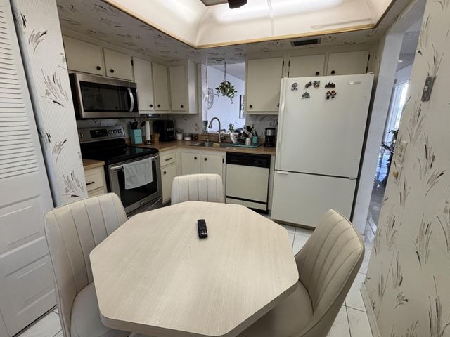 7620 NW 18th Street 308, Margate, FL 33063