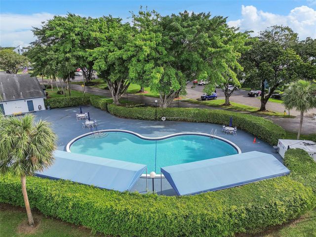 7620 NW 18th Street 308, Margate, FL 33063