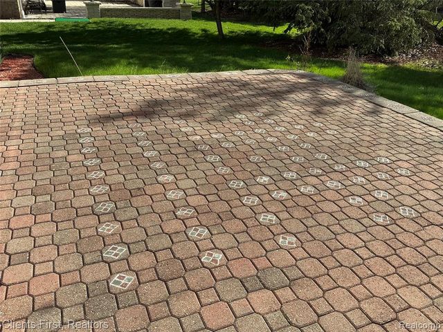 41074 Scarborough Lane, Novi, MI 48375