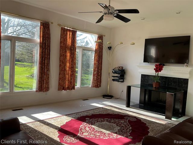41074 Scarborough Lane, Novi, MI 48375