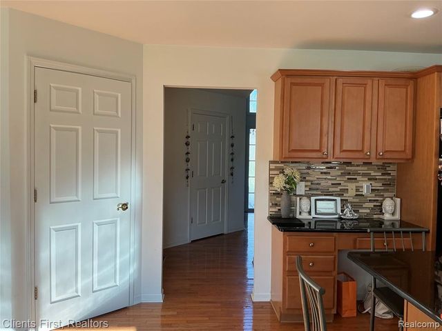 41074 Scarborough Lane, Novi, MI 48375